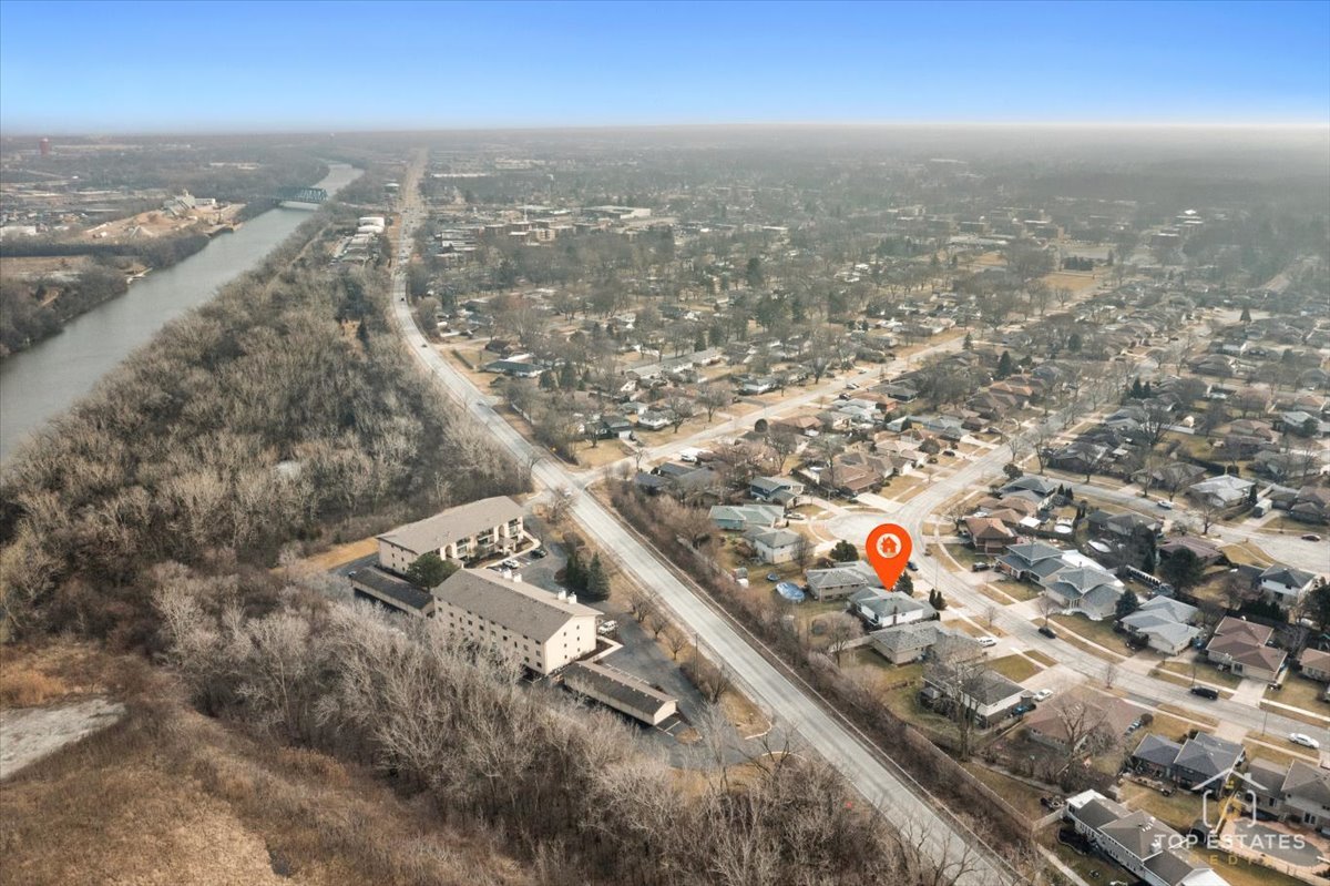 5844 West 124th Street Alsip, IL 60803 - Photo 44 of 44 an aerial view of multiple house