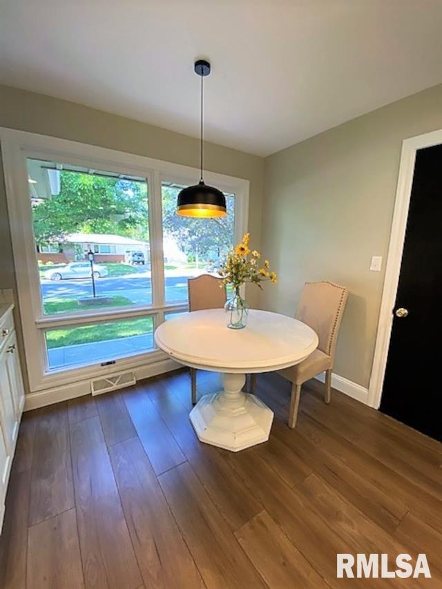 2065 Cambridge Road Springfield, IL 62704 - Photo 11 of 40 Gallery Image 11
