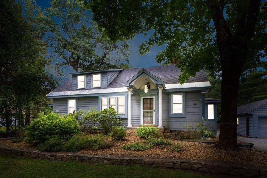 44 Chamberlain Street Hopkinton, MA 01748 - Photo 1 of 30 Gallery Image 1