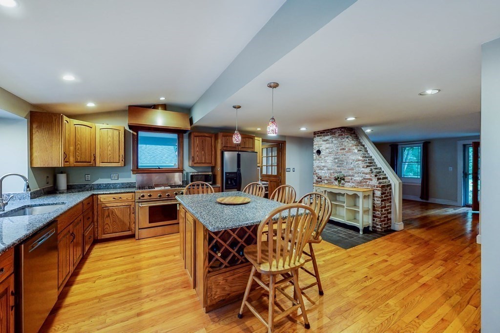 44 Chamberlain Street Hopkinton, MA 01748 - Photo 6 of 30 Gallery Image 6