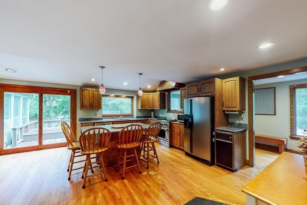 44 Chamberlain Street Hopkinton, MA 01748 - Photo 8 of 30 Gallery Image 8