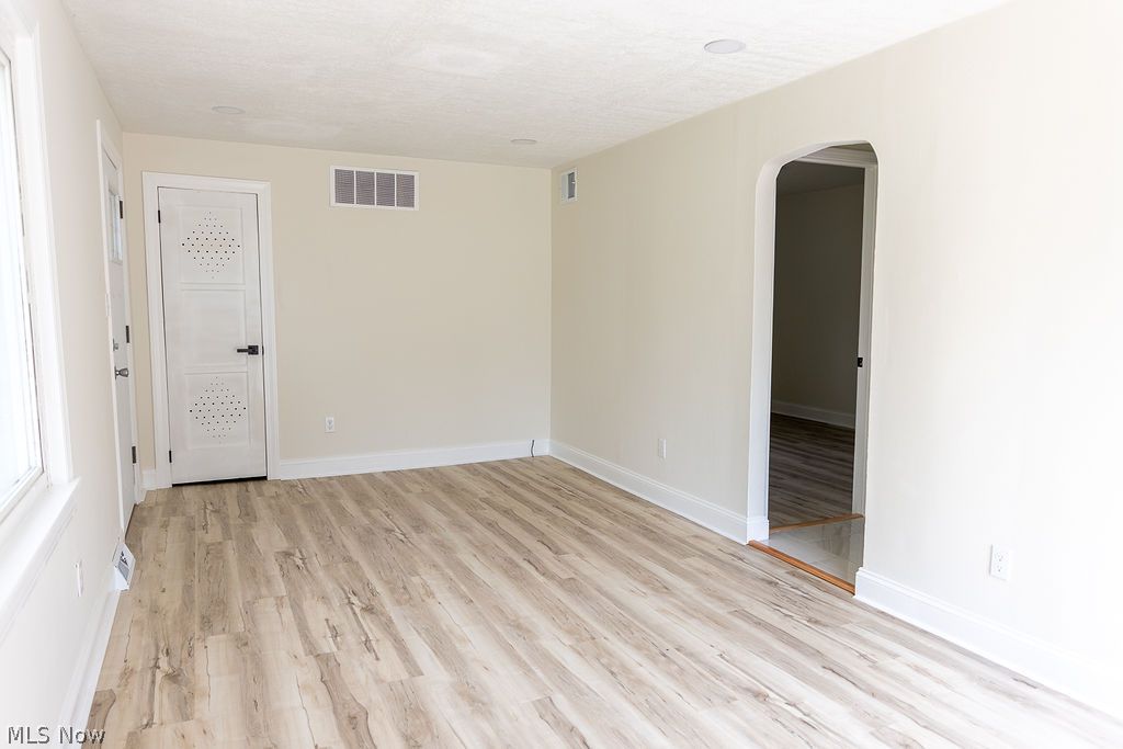 9309 Howland Springs Road Southeast Warren, OH 44484 - Photo 4 of 21