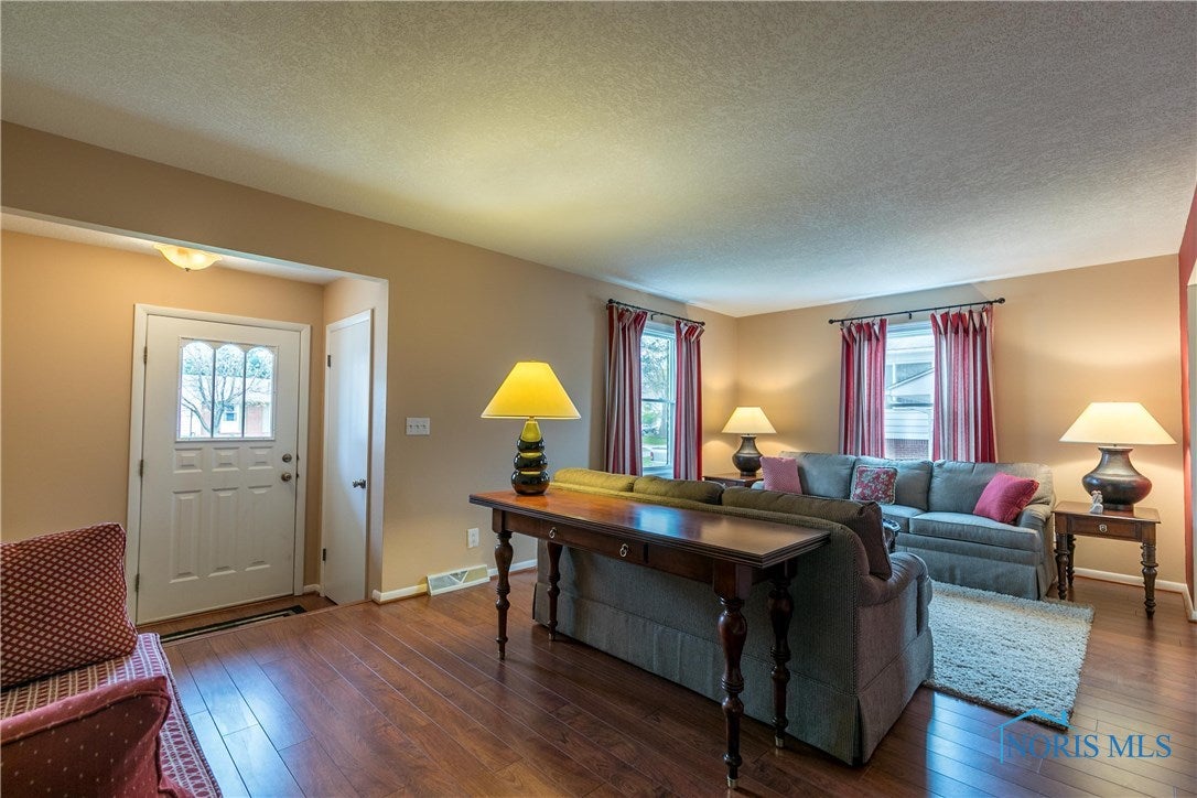 6462 Longfellow Road Sylvania, OH 43560 - Photo 4 of 36 Gallery Image 4