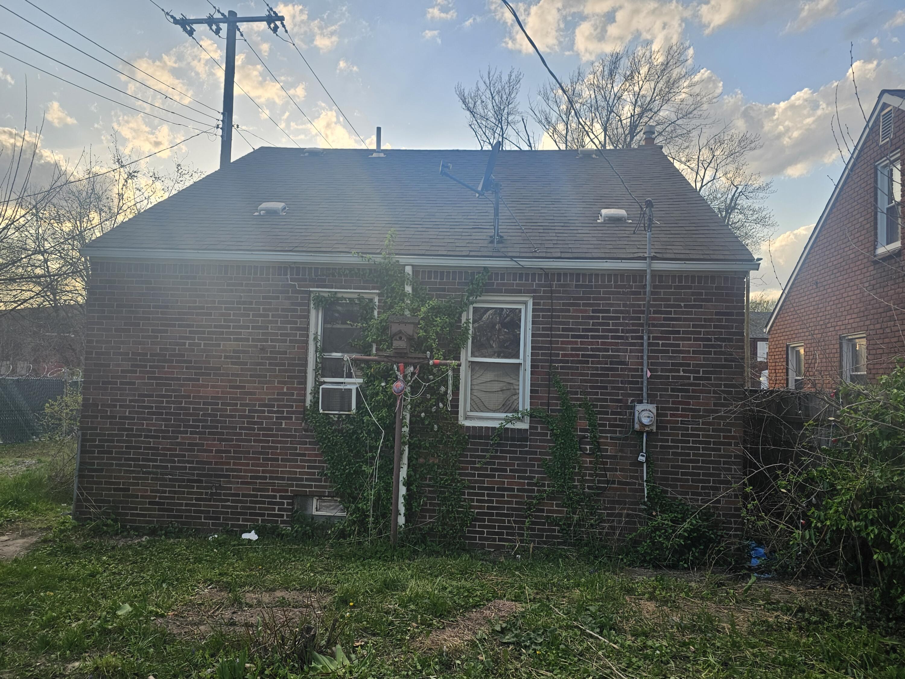 10424 Nottingham Road Detroit, MI 48224 - Photo 7 of 24 20240414_193152