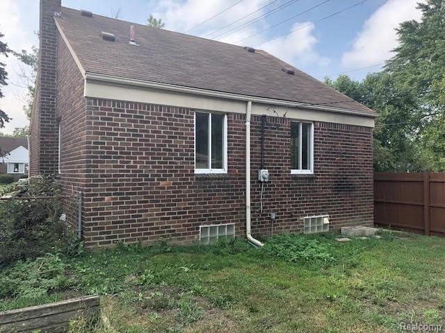 12864 Rosedale Street Southgate, MI 48195 - Photo 5 of 22 5.jpg