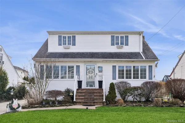 $749,000 | 2576 Legion Street, Bellmore, NY 11710