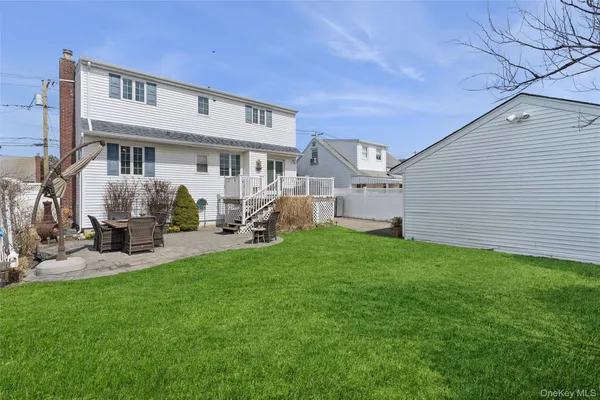 a view of a house with backyard and porch