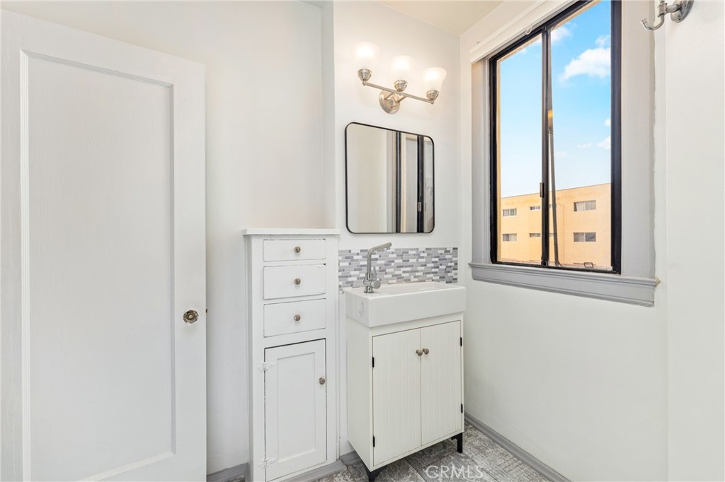 315 West 3rd Street, Unit 311 Long Beach, CA 90802 - Photo 16 of 20