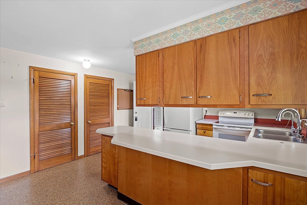 1 Paxton Road Spencer, MA 01562 - Photo 7 of 32 Gallery Image 7