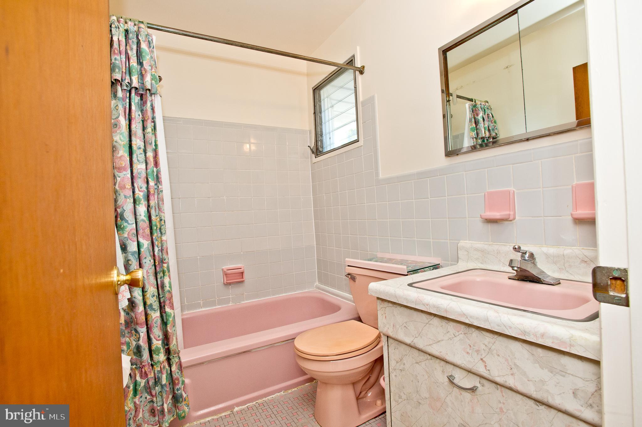 1632 Mt Pleasant Road Havertown, PA 19083 - Photo 14 of 17 Hall Bath