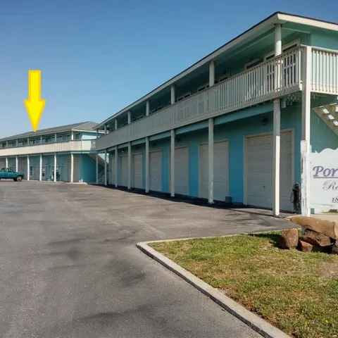 $1,200 | 1809 Hillcrest, Rockport, TX 78382