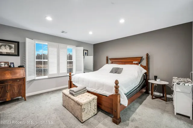 $389,900 | 171 Golden Gate Circle Circle, Archbald, PA 18403