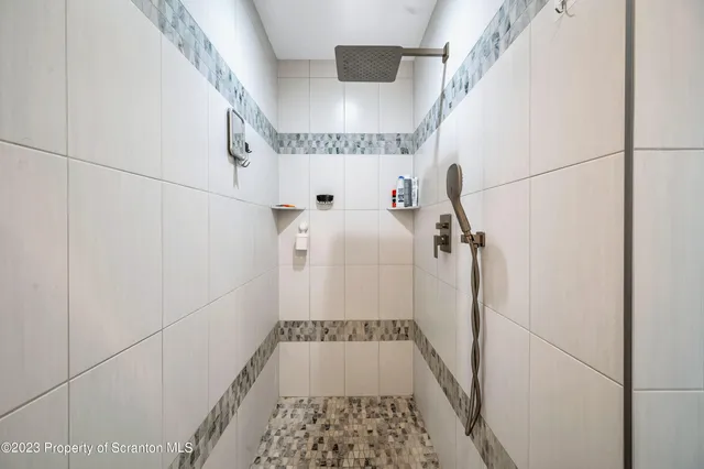 $389,900 | 171 Golden Gate Circle Circle, Archbald, PA 18403