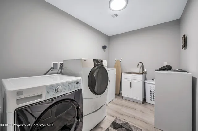 $389,900 | 171 Golden Gate Circle Circle, Archbald, PA 18403