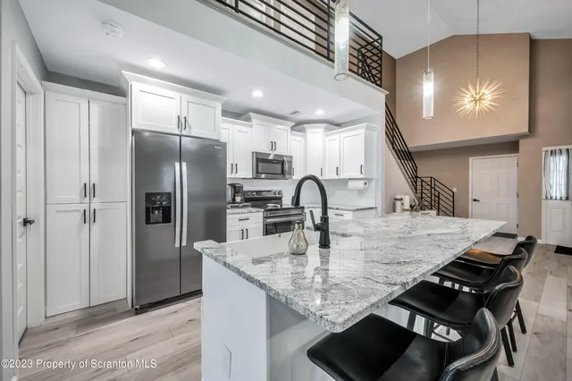 $389,900 | 171 Golden Gate Circle Circle, Archbald, PA 18403