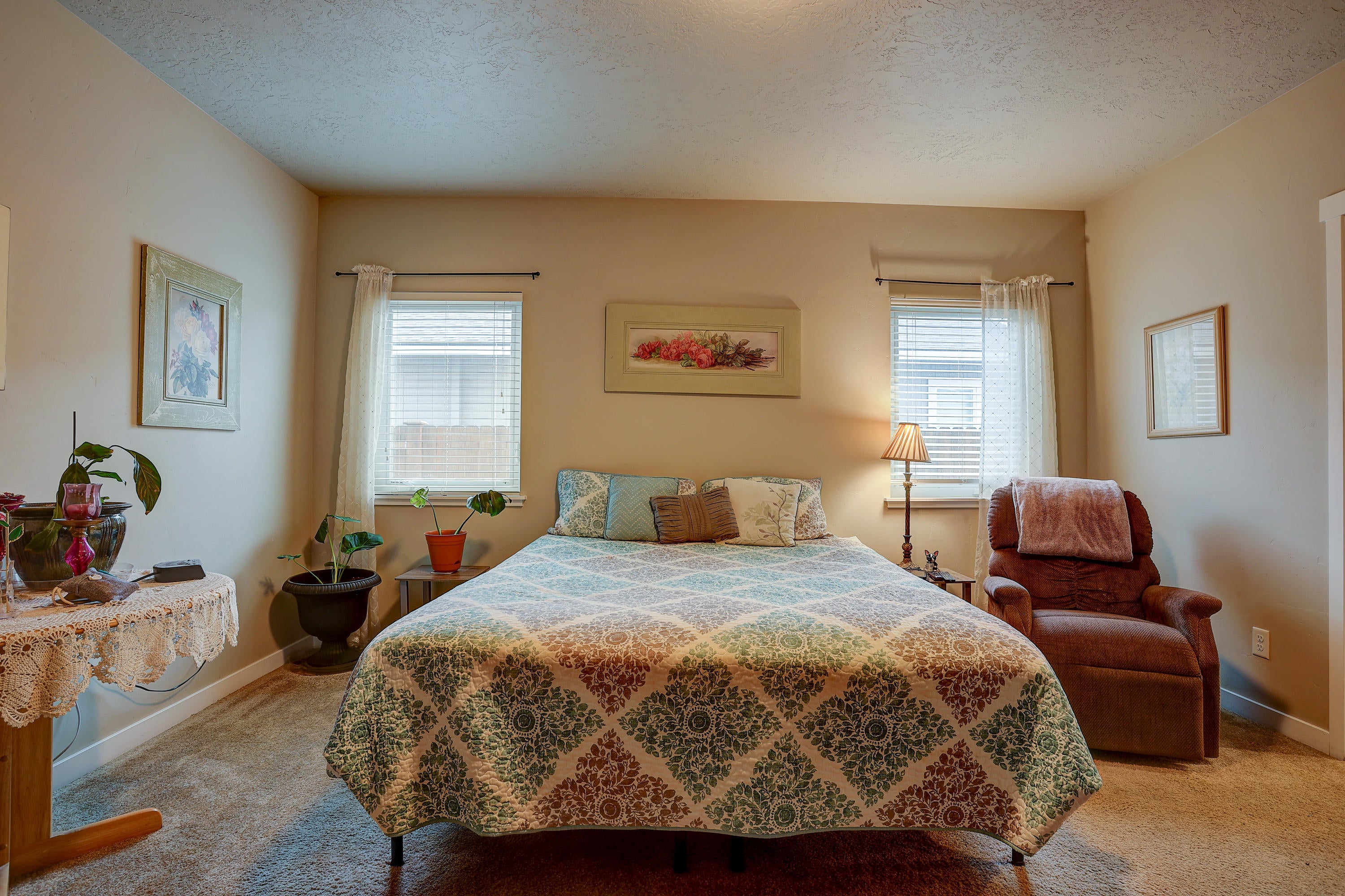 2631 Northeast Colleen Road Prineville, OR 97754 - Photo 12 of 31 Master bedroom