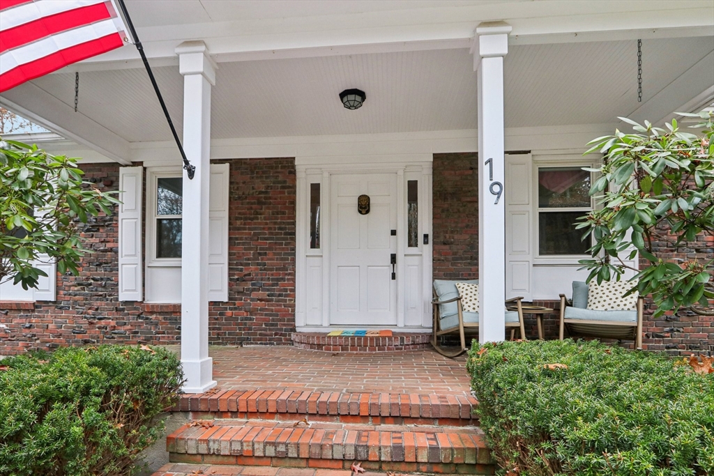 19 Roosevelt Road Plymouth, MA 02360 - Photo 3 of 35 a front view of a house with garden