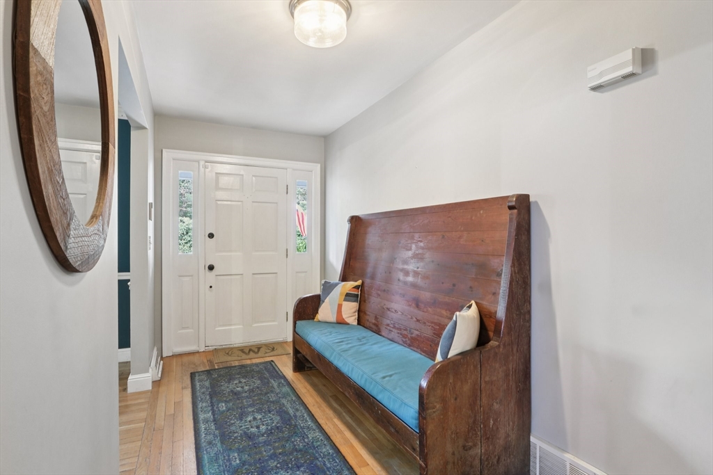 19 Roosevelt Road Plymouth, MA 02360 - Photo 4 of 35 a living room with furniture