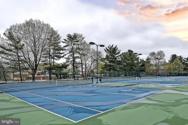 a view of a tennis court
