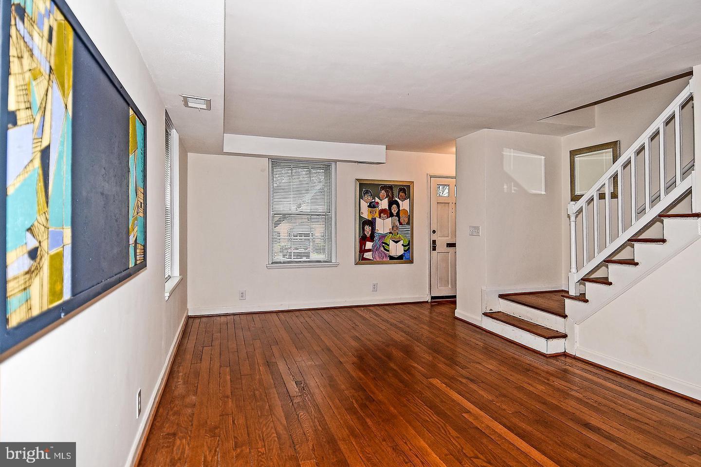 2829 South Abingdon Street, Unit B Arlington, VA 22206 - Photo 7 of 18 Living Room