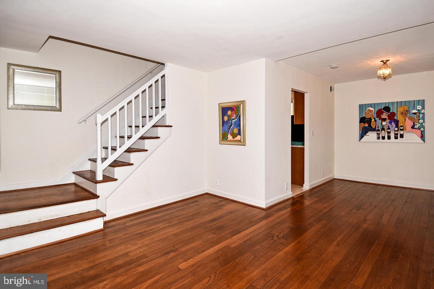 2829 South Abingdon Street, Unit B Arlington, VA 22206 - Photo 10 of 18 Living room