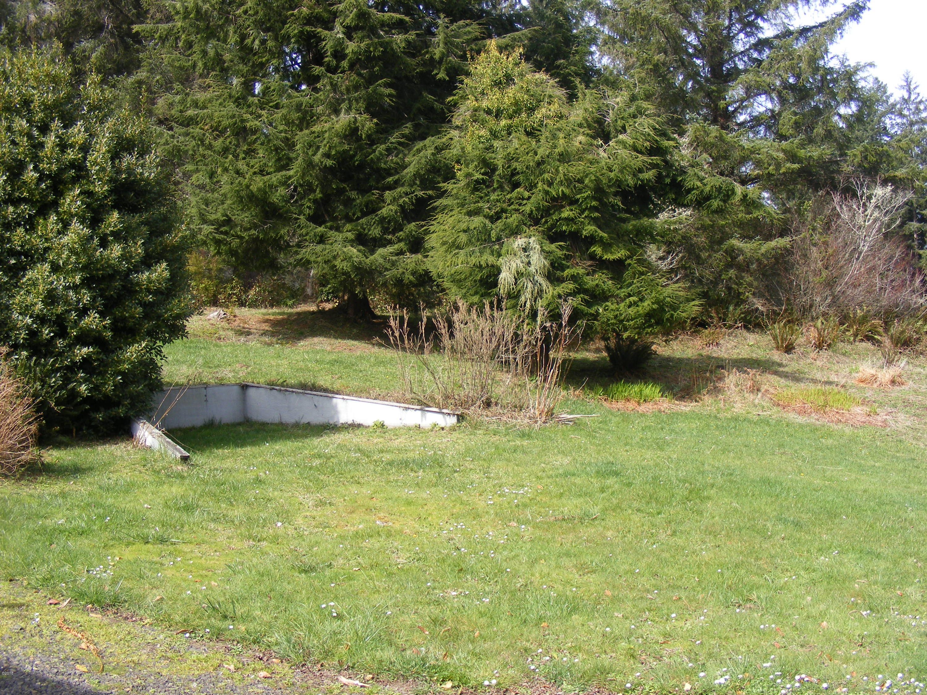182 North Sheppard Point Road Waldport, OR 97394 - Photo 17 of 17 Yard