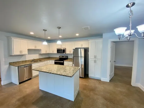 $1,750 | 300 Pendergrass Street, Unit B, Smithville, TX 78957