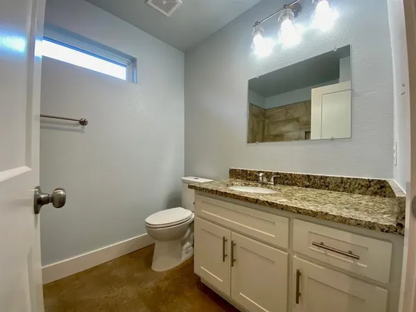 $1,750 | 300 Pendergrass Street, Unit B, Smithville, TX 78957