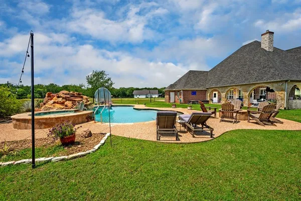 a view of a outdoor space