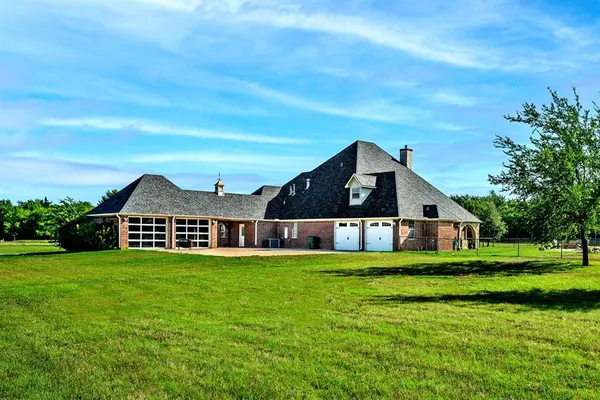 a view of a house with a big yard