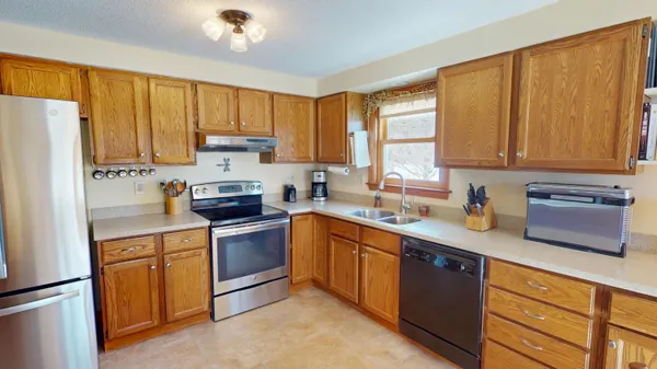 $405,000 | 1013 Sunset Avenue, Glenburn, ME 04401