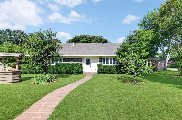$575,000 | 313 King Richard Street, Irving, TX 75061