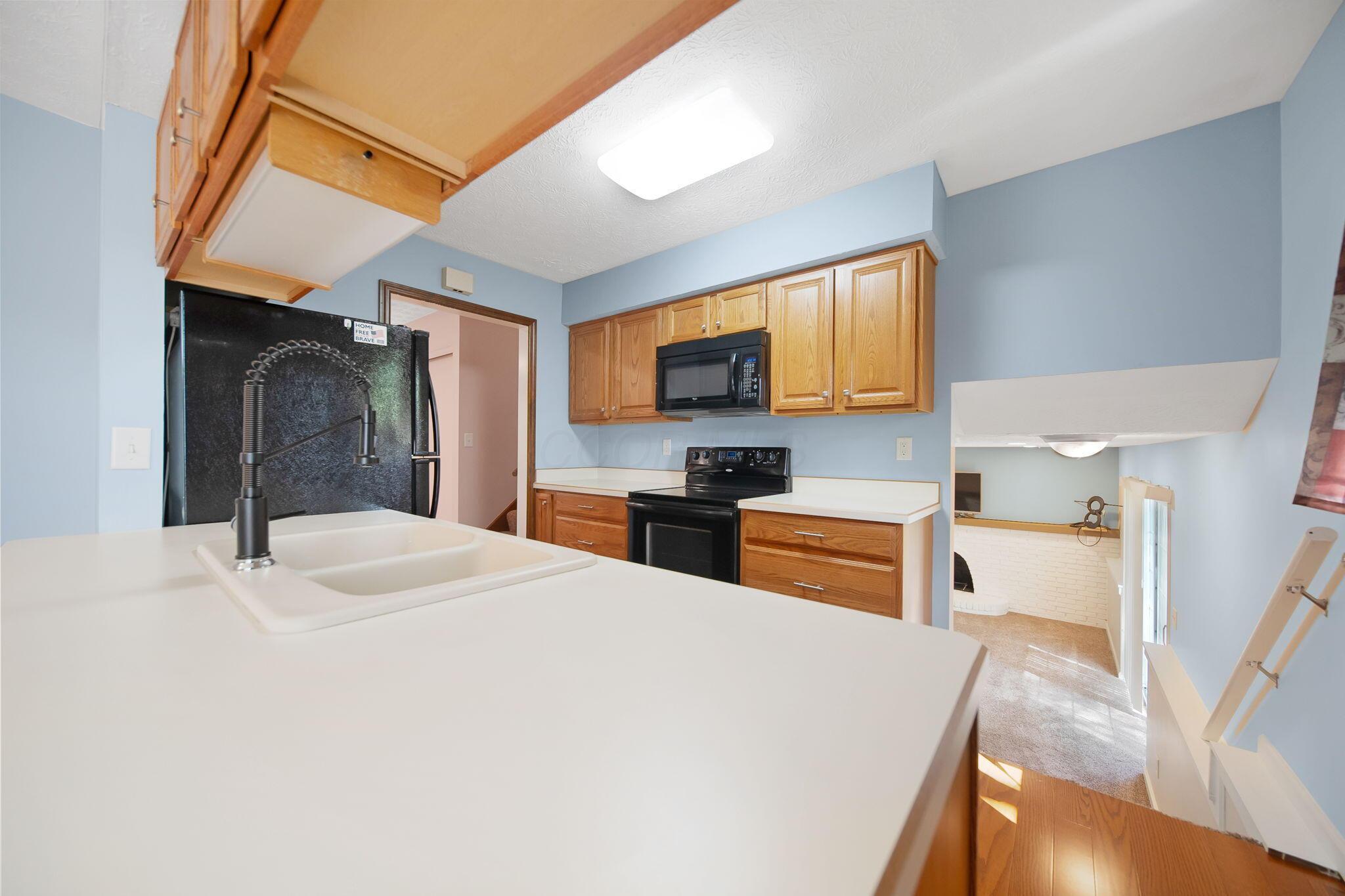 5770 Linworth Road Columbus, OH 43235 - Photo 9 of 60 Kitchen