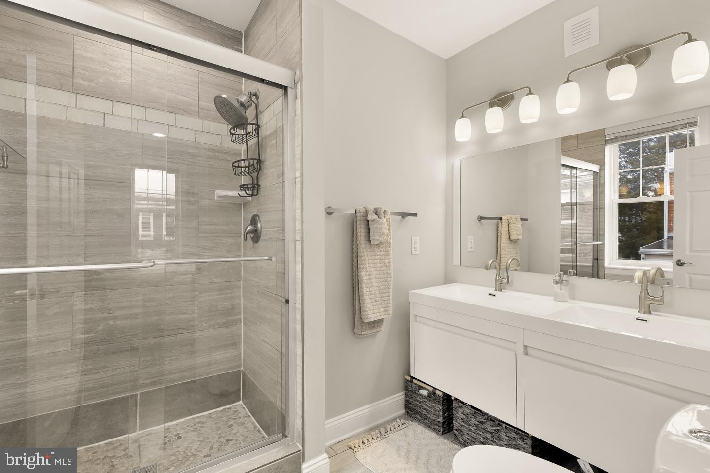 729 Roxboro Place Northwest Washington, DC 20011 - Photo 9 of 23 Gallery Image 9