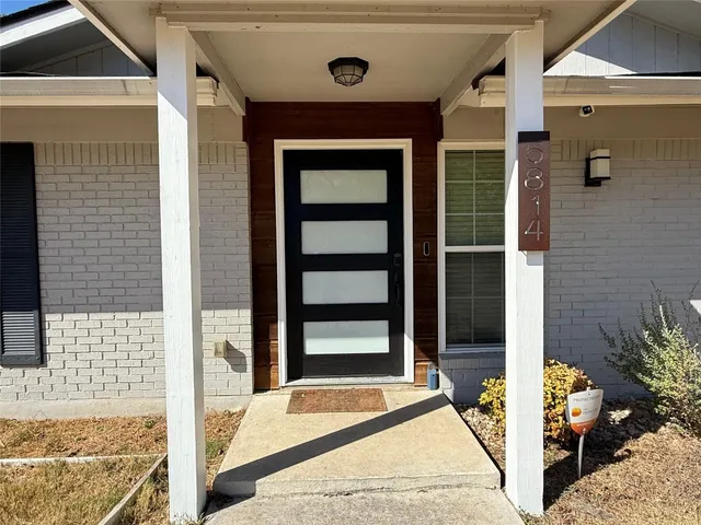 a view of entrance door of the house