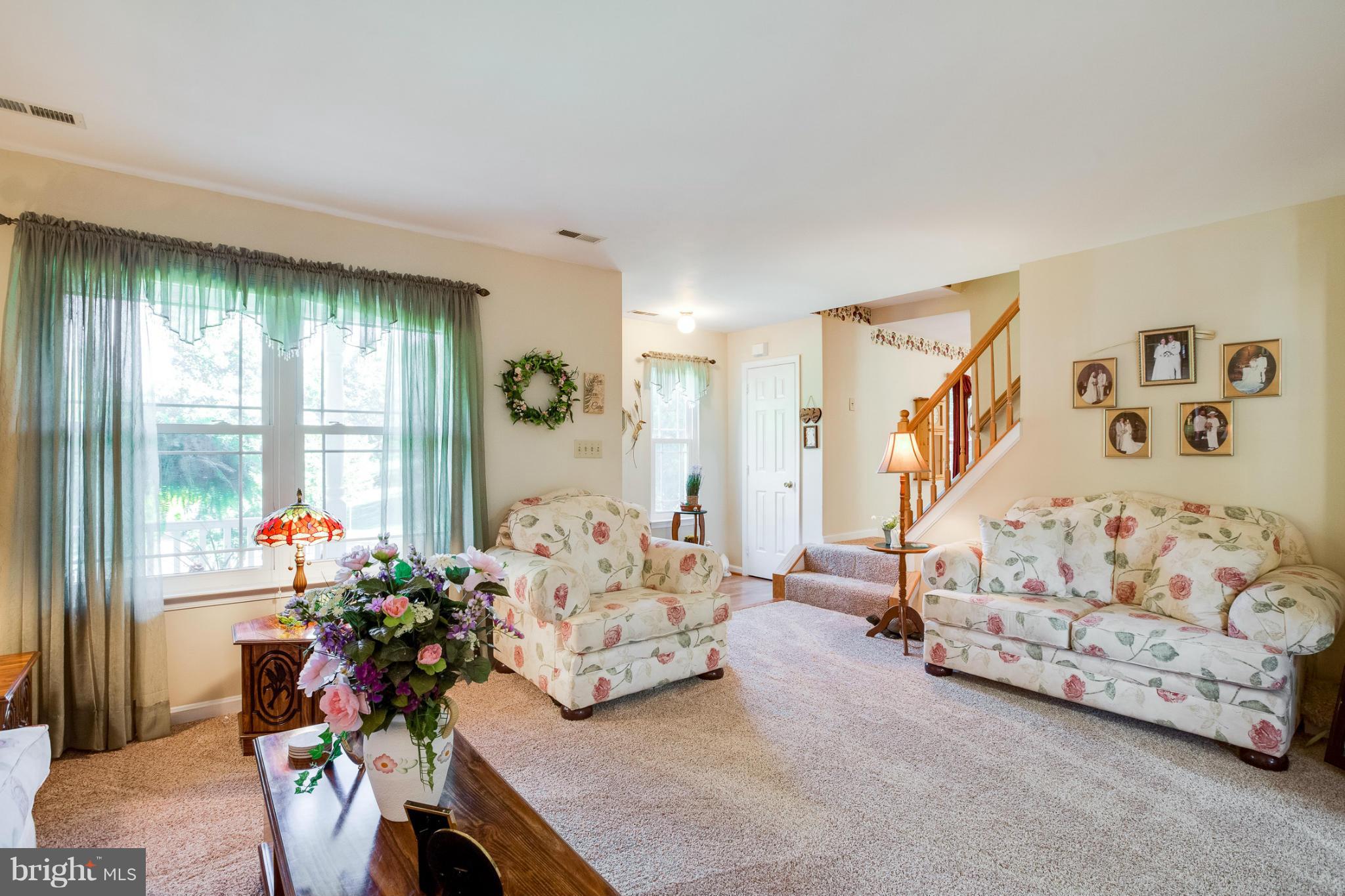 40 South View Drive Huntingtown, MD 20639 - Photo 9 of 30 Living Room