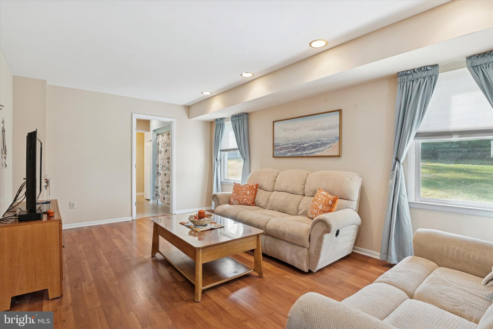 227 Bridge Road Upper Chichester, PA 19061 - Photo 3 of 19