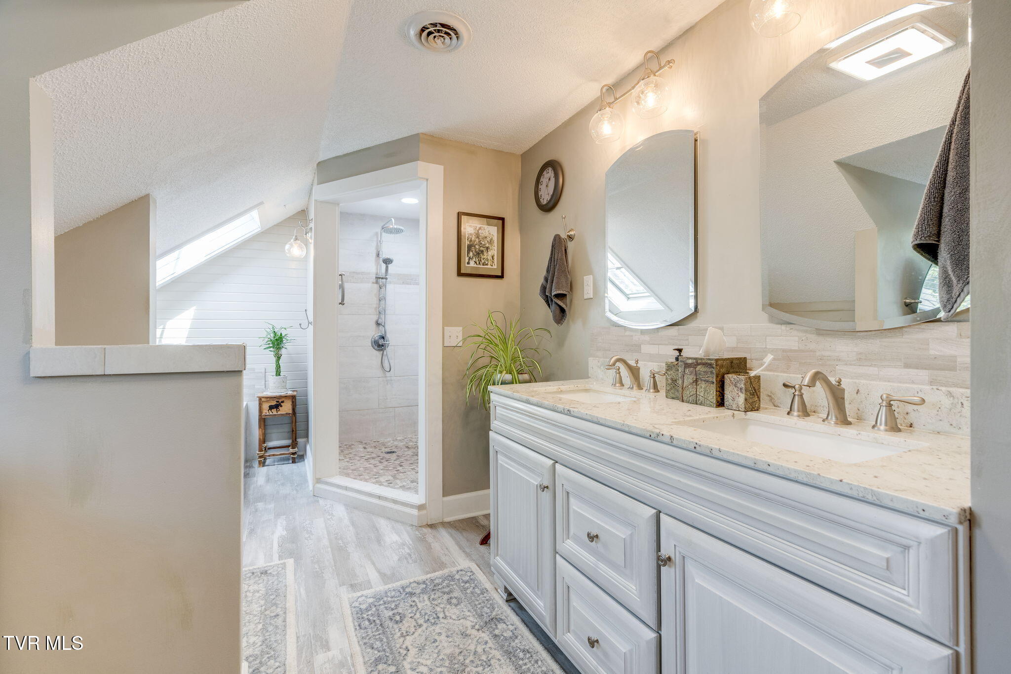 206 Spring Valley Road Unicoi, TN 37692 - Photo 31 of 53 Primary Bathroom