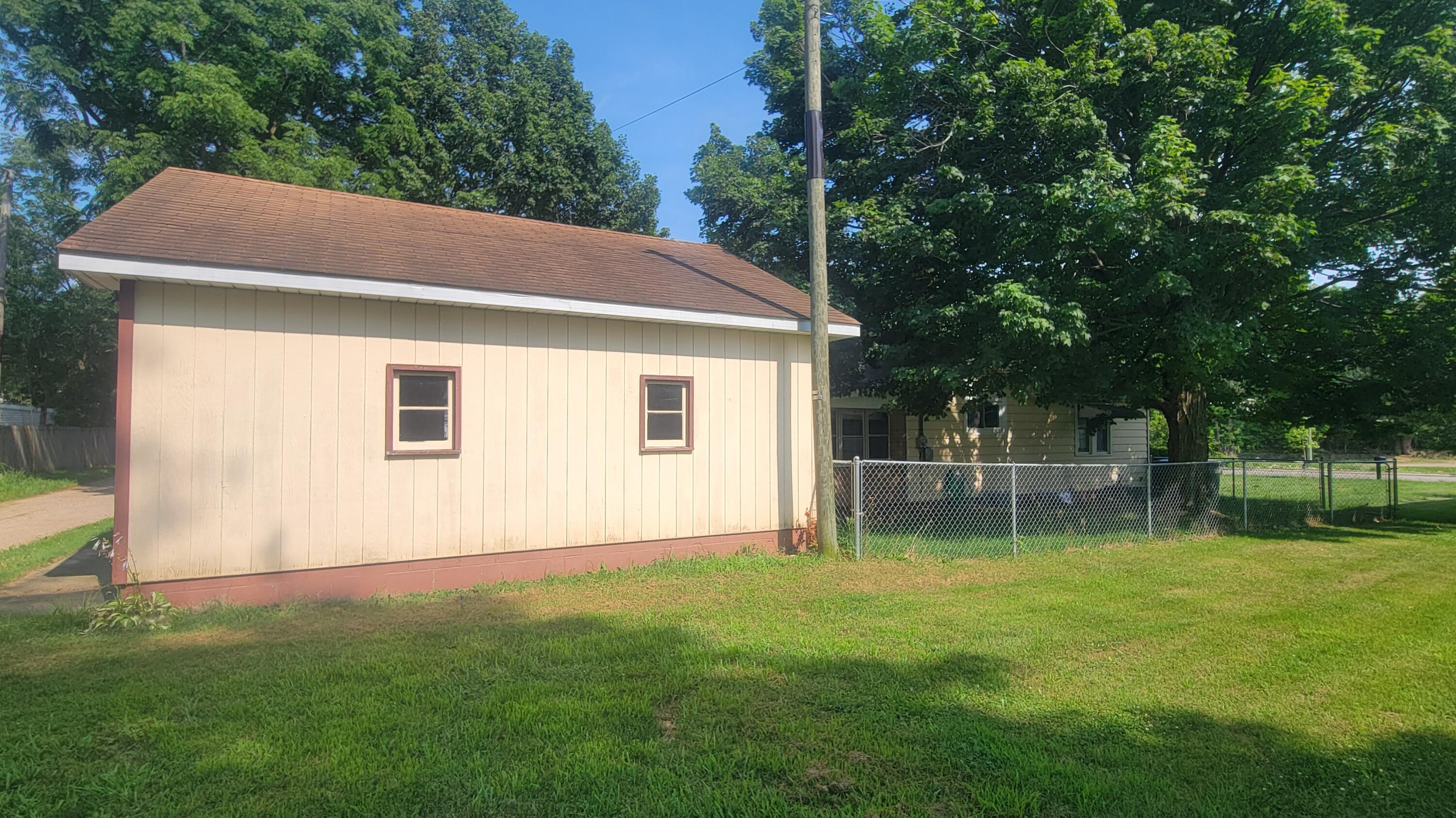 275 East Read Street Marcellus, MI 49067 - Photo 4 of 19 20260715_164844