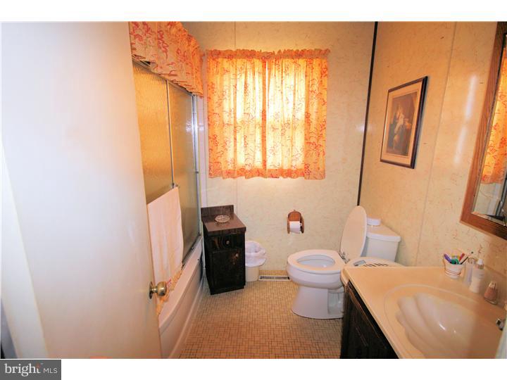 18 Cornwall Road New Castle, DE 19720 - Photo 12 of 14 Bathroom