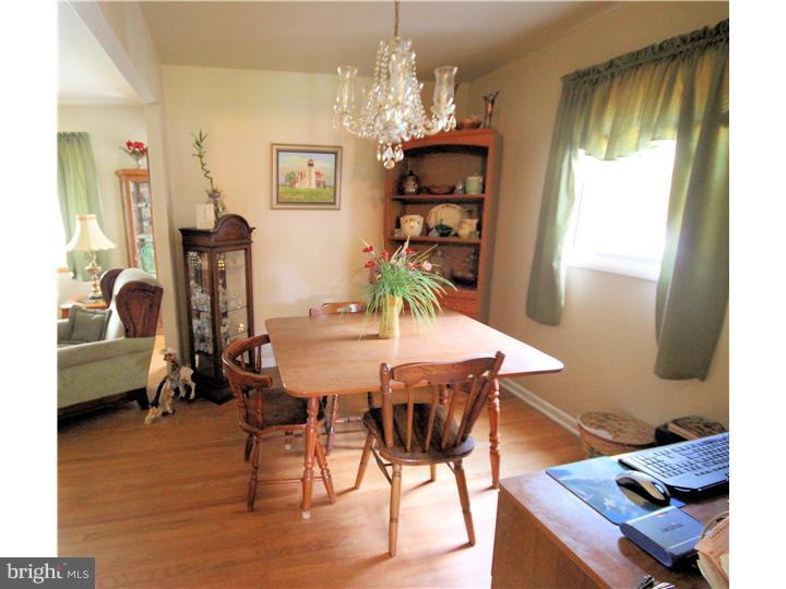 18 Cornwall Road New Castle, DE 19720 - Photo 4 of 14 Dining Room