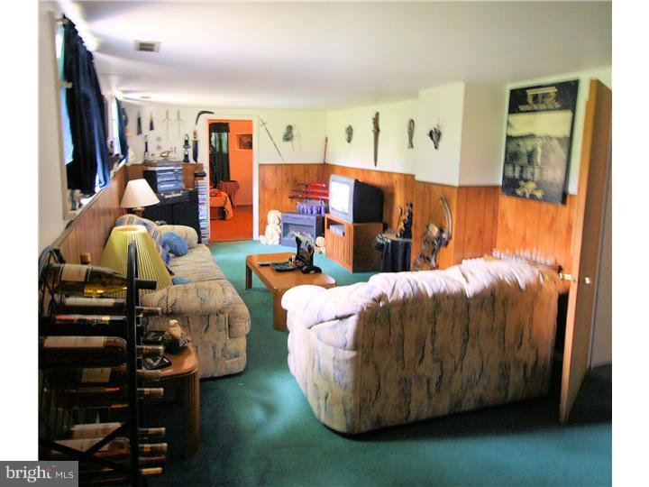 18 Cornwall Road New Castle, DE 19720 - Photo 6 of 14 Family Room