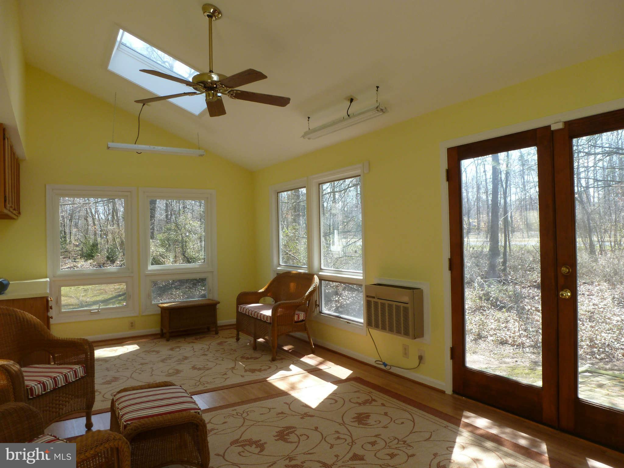 15 Rutledge Court Sterling, VA 20165 - Photo 3 of 23 Interior (General)