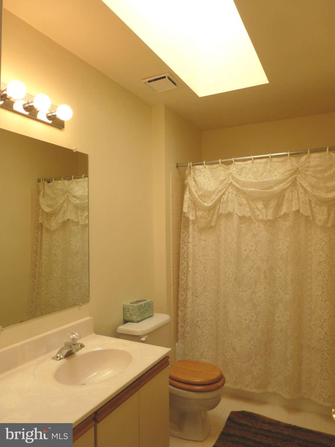 15 Rutledge Court Sterling, VA 20165 - Photo 22 of 23 Bath
