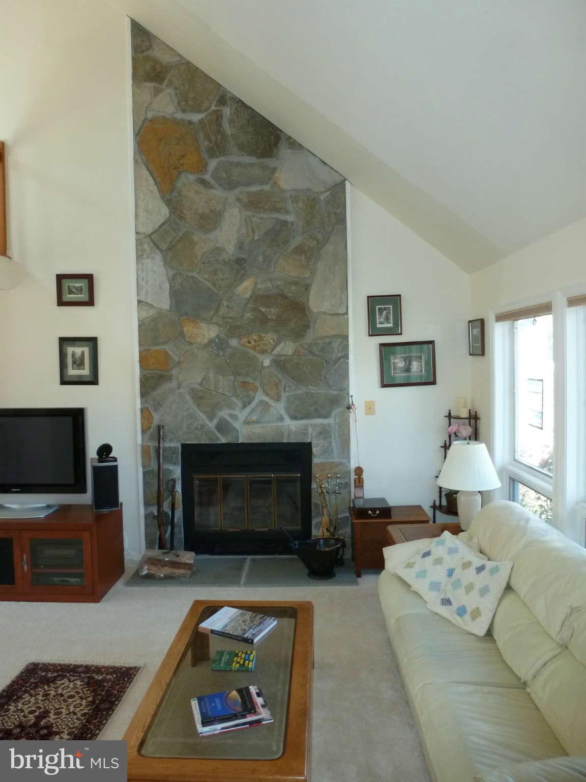 15 Rutledge Court Sterling, VA 20165 - Photo 5 of 23 Family Room