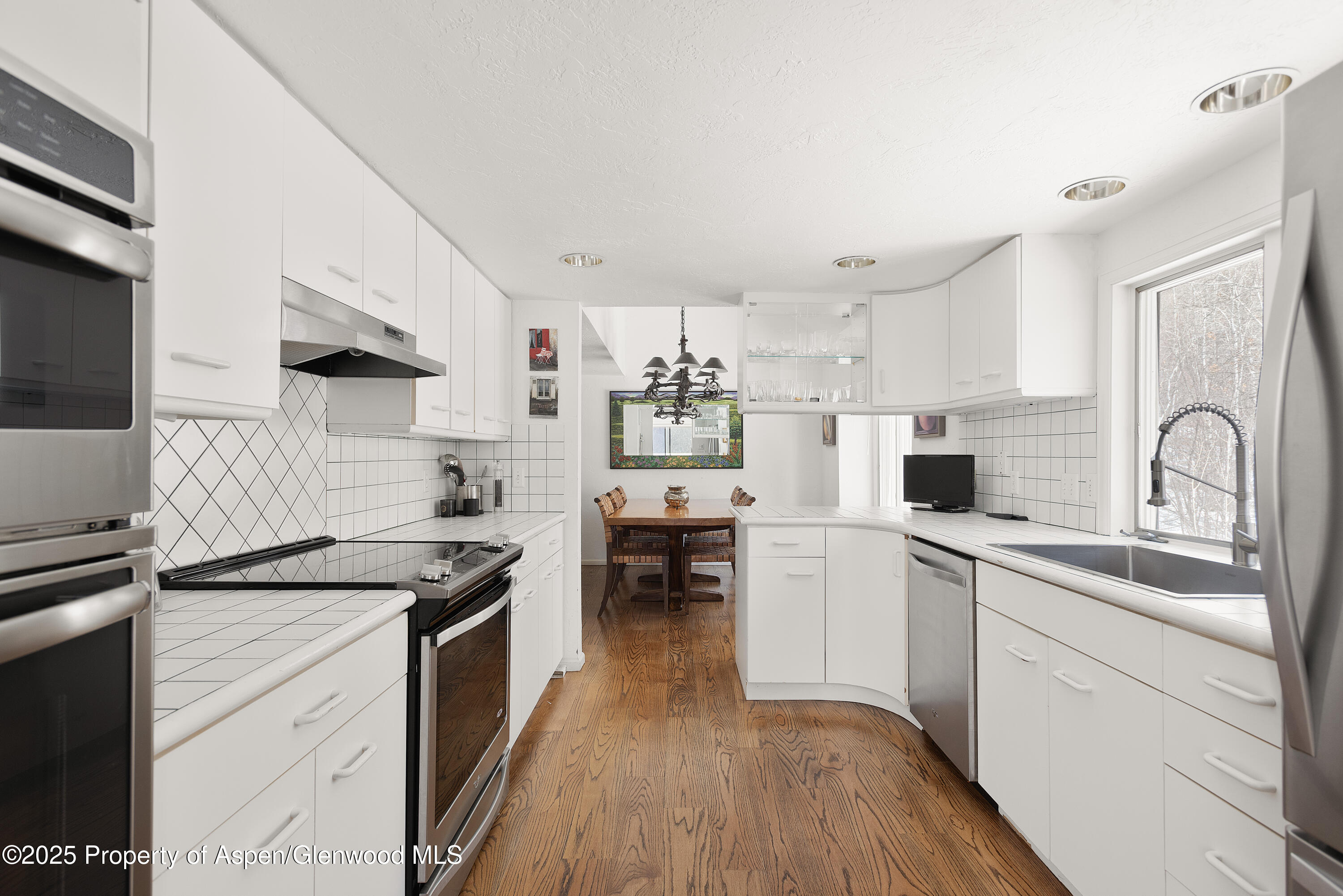 60 Northway Drive Aspen, CO 81611 - Photo 7 of 32 New Appliances in the Kitchen
