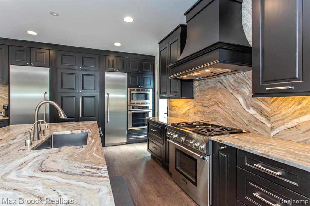25925 York Road Royal Oak, MI 48067 - Photo 14 of 88