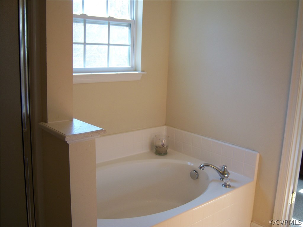 2115 Pemberton Road Henrico, VA 23238 - Photo 27 of 33 a bathroom with a white tub
