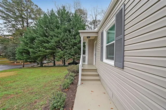 a view of a house with a yard