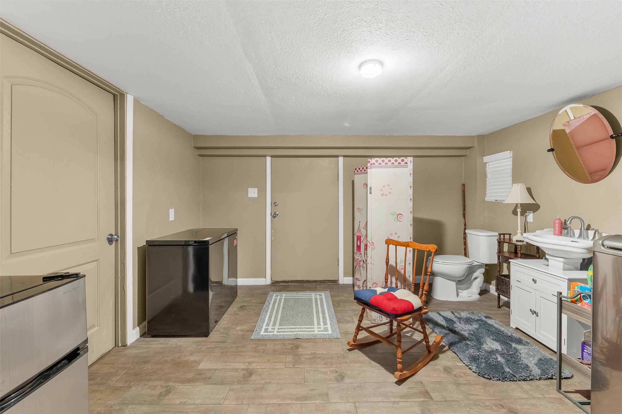 439 Lakeview Harbor Onalaska, TX 77360 - Photo 27 of 43 a living room with furniture a fireplace and rug floor